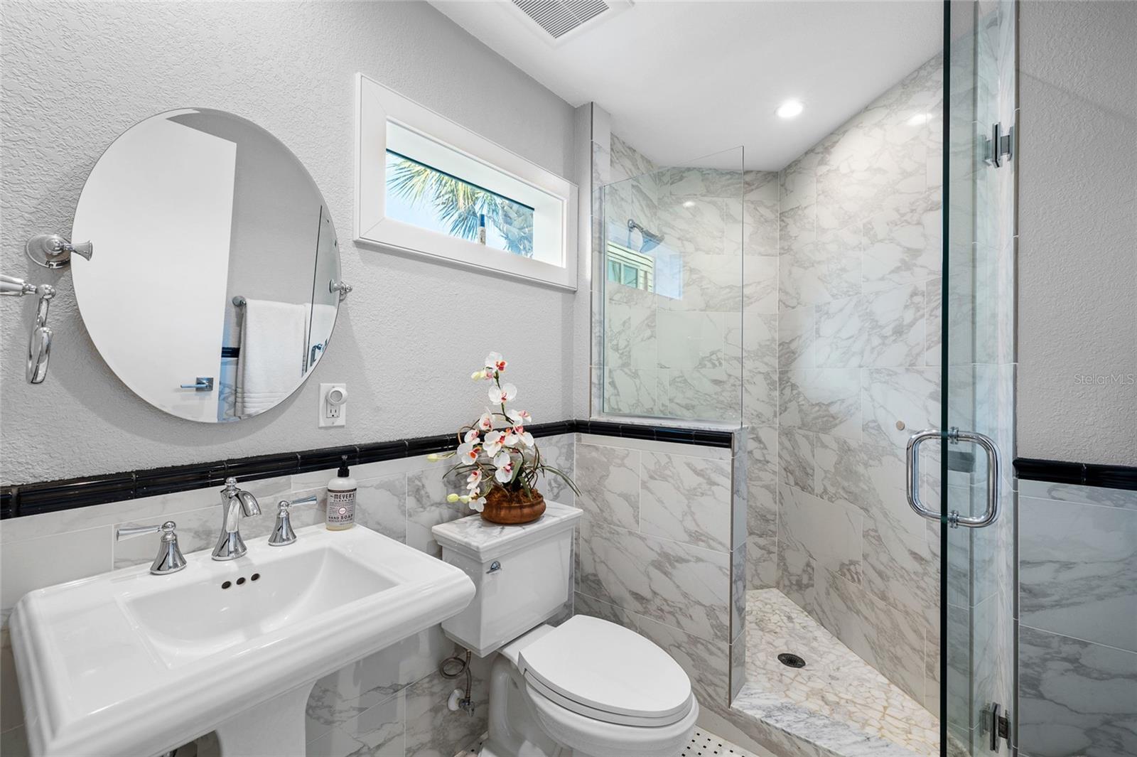 TB8375836 Property Photo