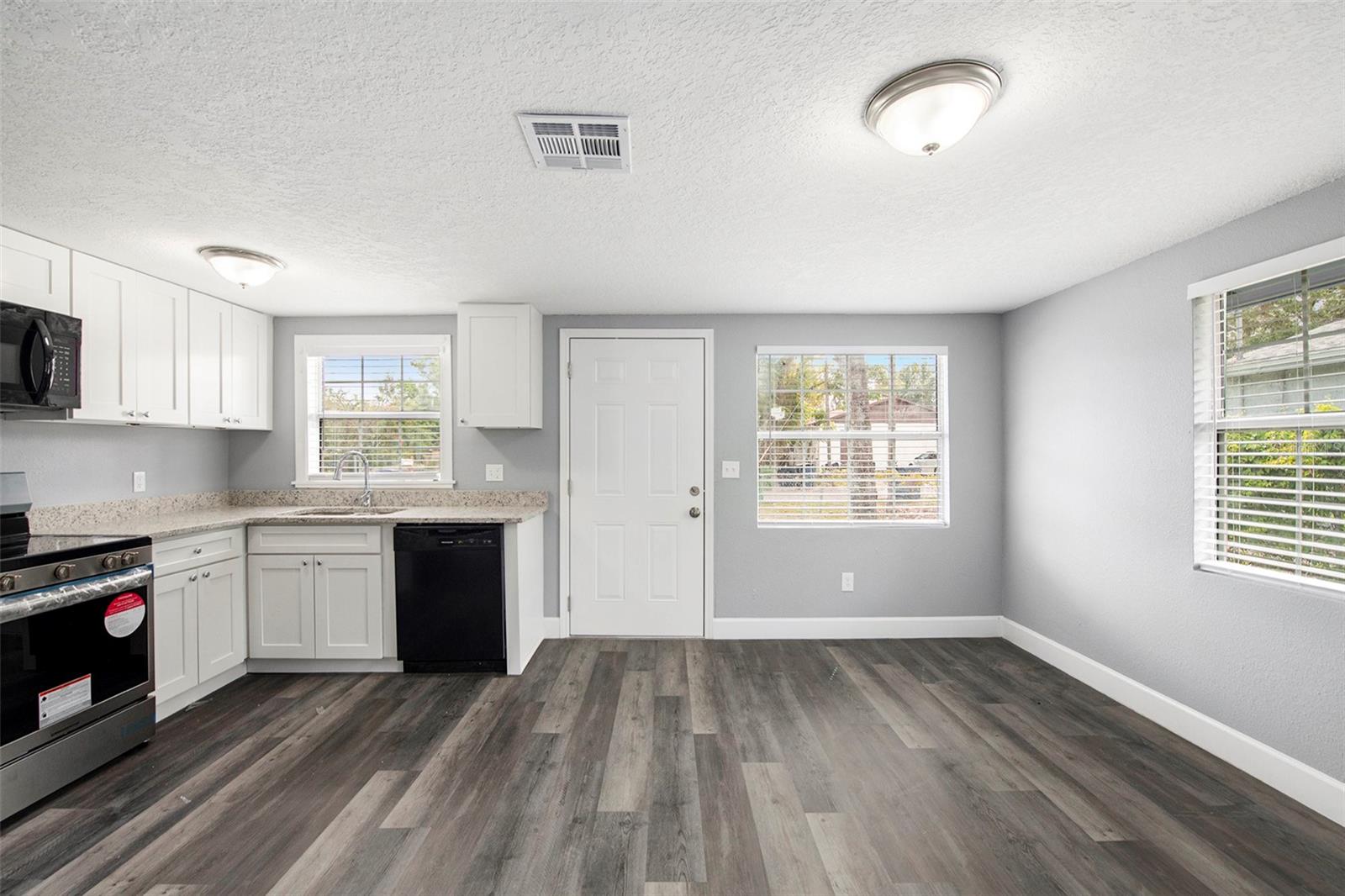 8624 N SEMMES ST, TAMPA, FL, 33604