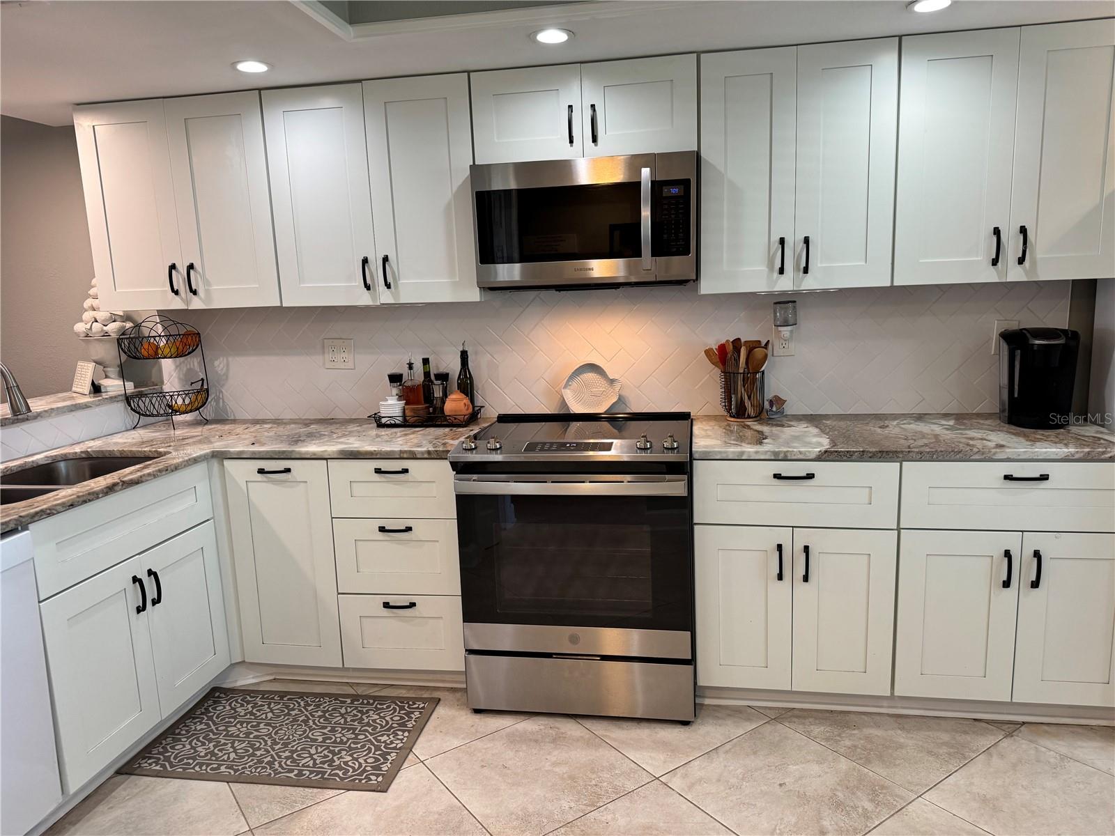 215 NINA WAY, OLDSMAR, FL, 34677