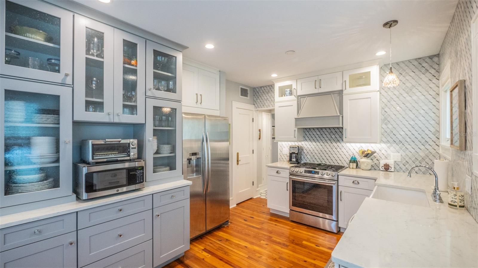 908 N TREMAIN ST, MOUNT DORA, FL, 32757