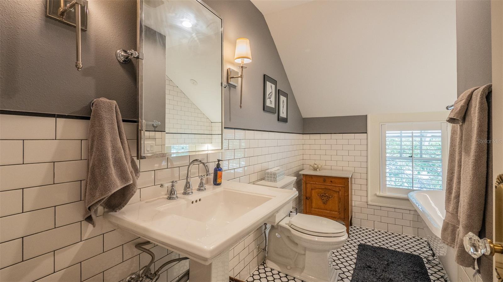 908 N TREMAIN ST, MOUNT DORA, FL, 32757