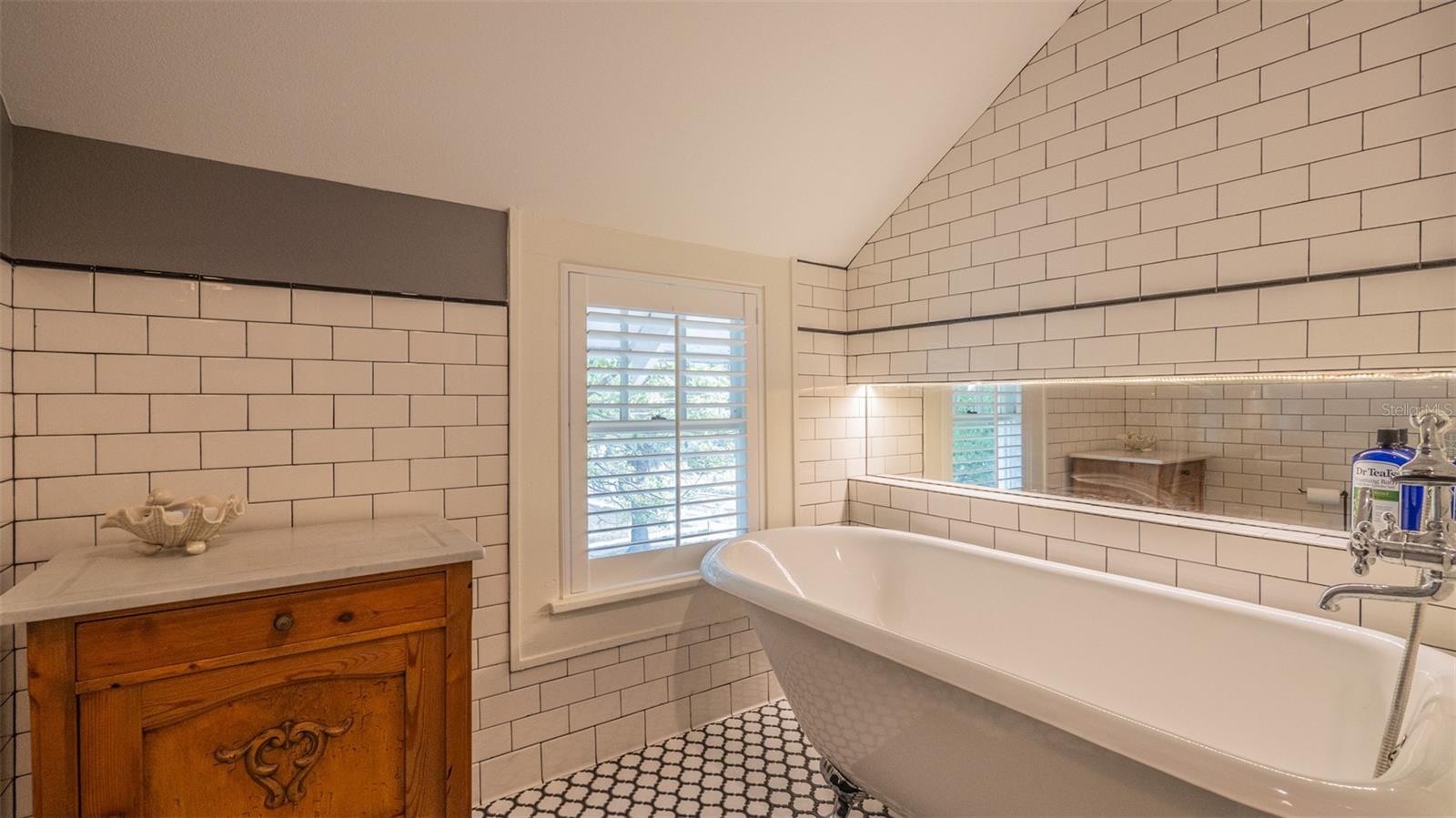 908 N TREMAIN ST, MOUNT DORA, FL, 32757