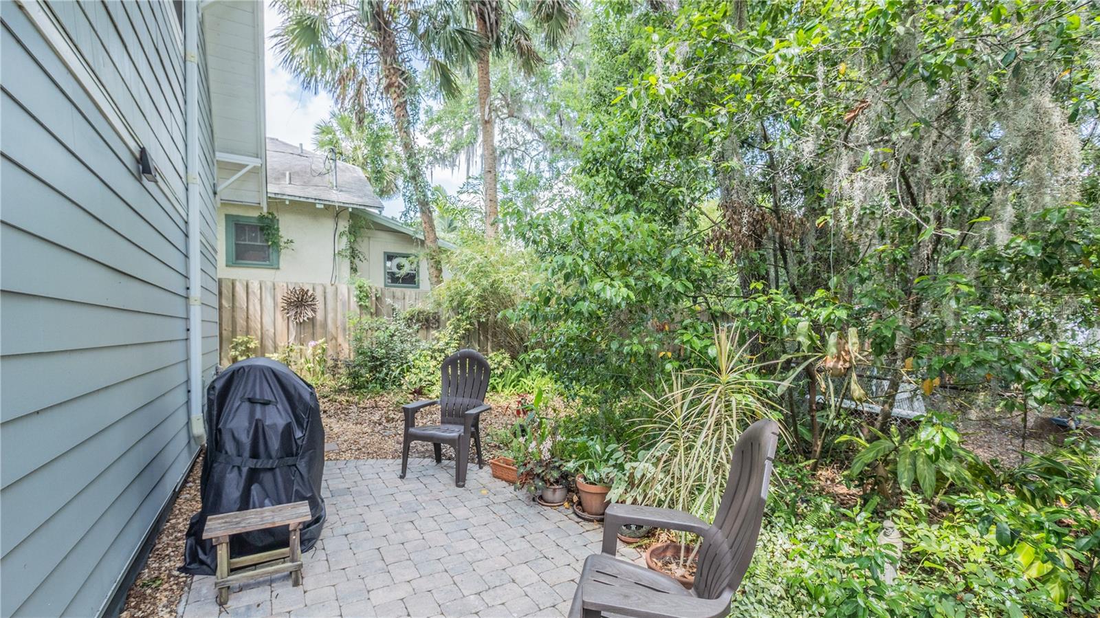 908 N TREMAIN ST, MOUNT DORA, FL, 32757