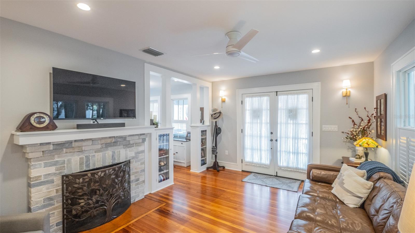 908 N TREMAIN ST, MOUNT DORA, FL, 32757