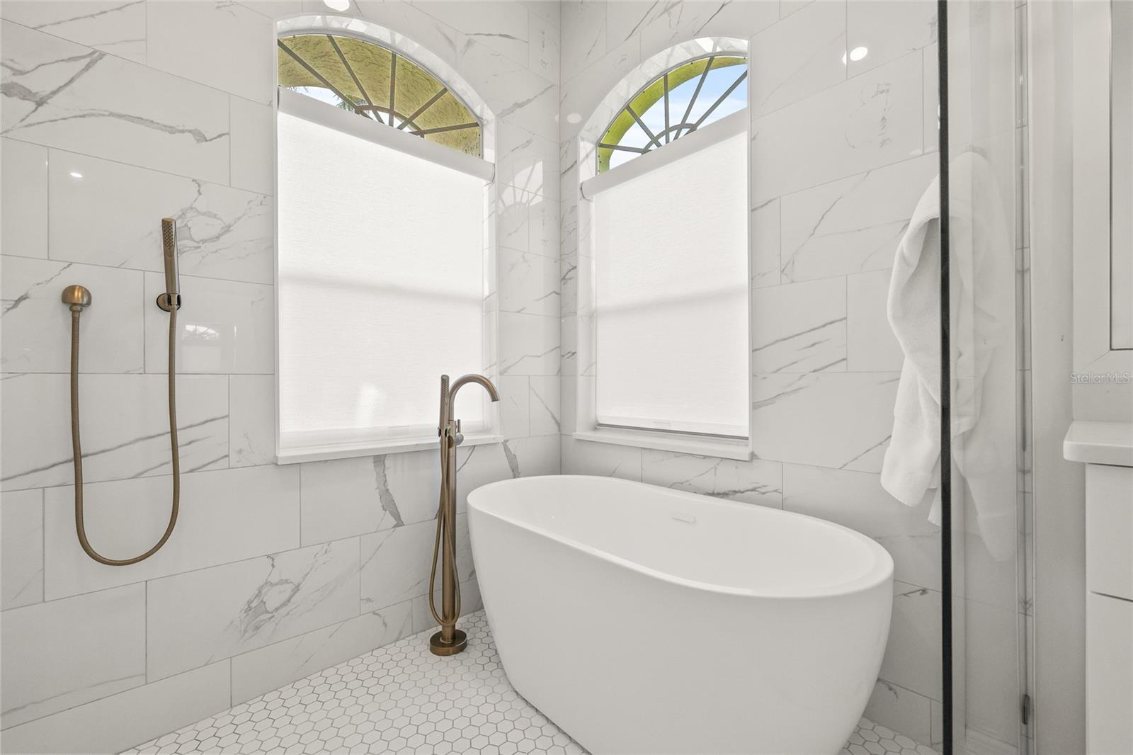 1220 DARLINGTON OAK CIR NE, ST PETERSBURG, FL, 33703