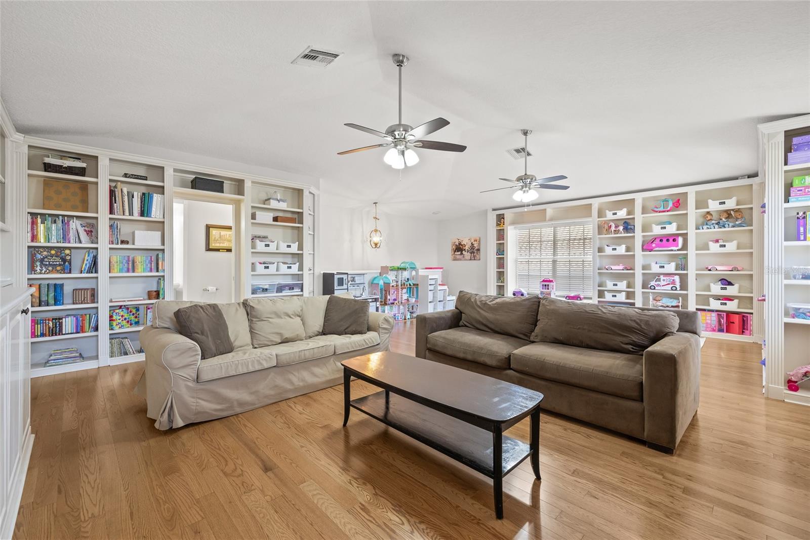 1220 DARLINGTON OAK CIR NE, ST PETERSBURG, FL, 33703