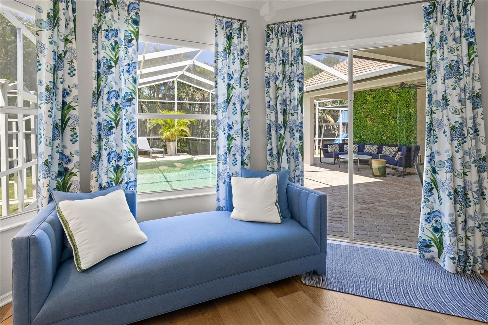 1220 DARLINGTON OAK CIR NE, ST PETERSBURG, FL, 33703