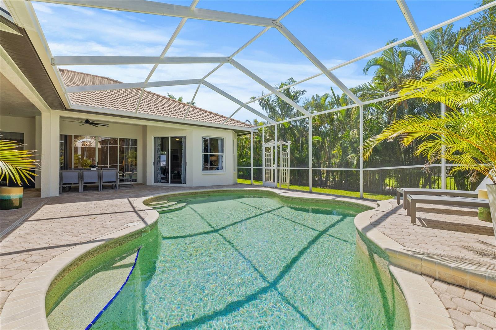 1220 DARLINGTON OAK CIR NE, ST PETERSBURG, FL, 33703