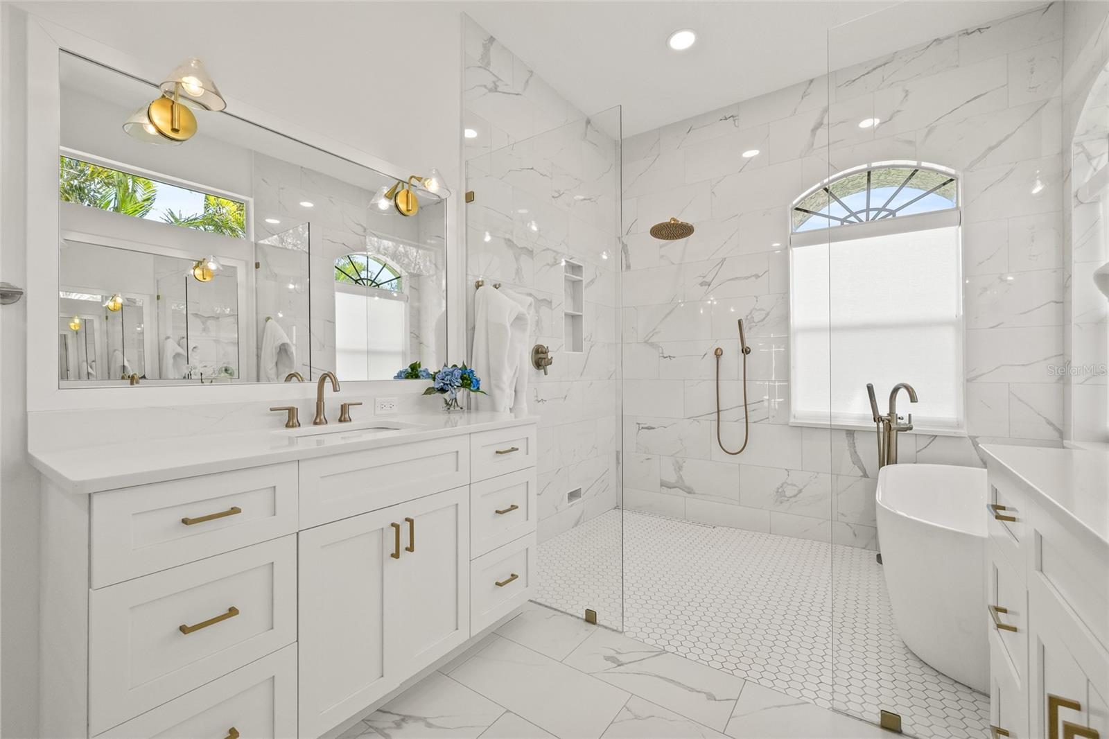 1220 DARLINGTON OAK CIR NE, ST PETERSBURG, FL, 33703