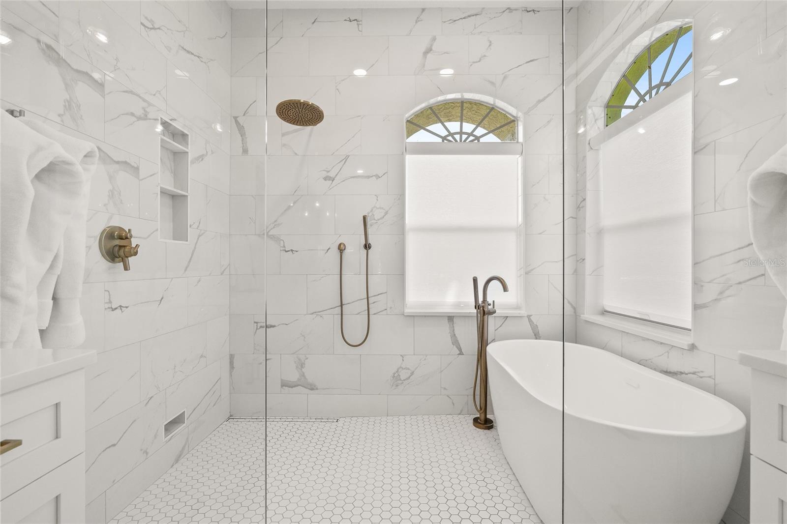 1220 DARLINGTON OAK CIR NE, ST PETERSBURG, FL, 33703