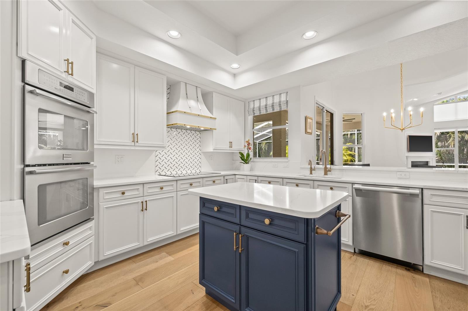 1220 DARLINGTON OAK CIR NE, ST PETERSBURG, FL, 33703