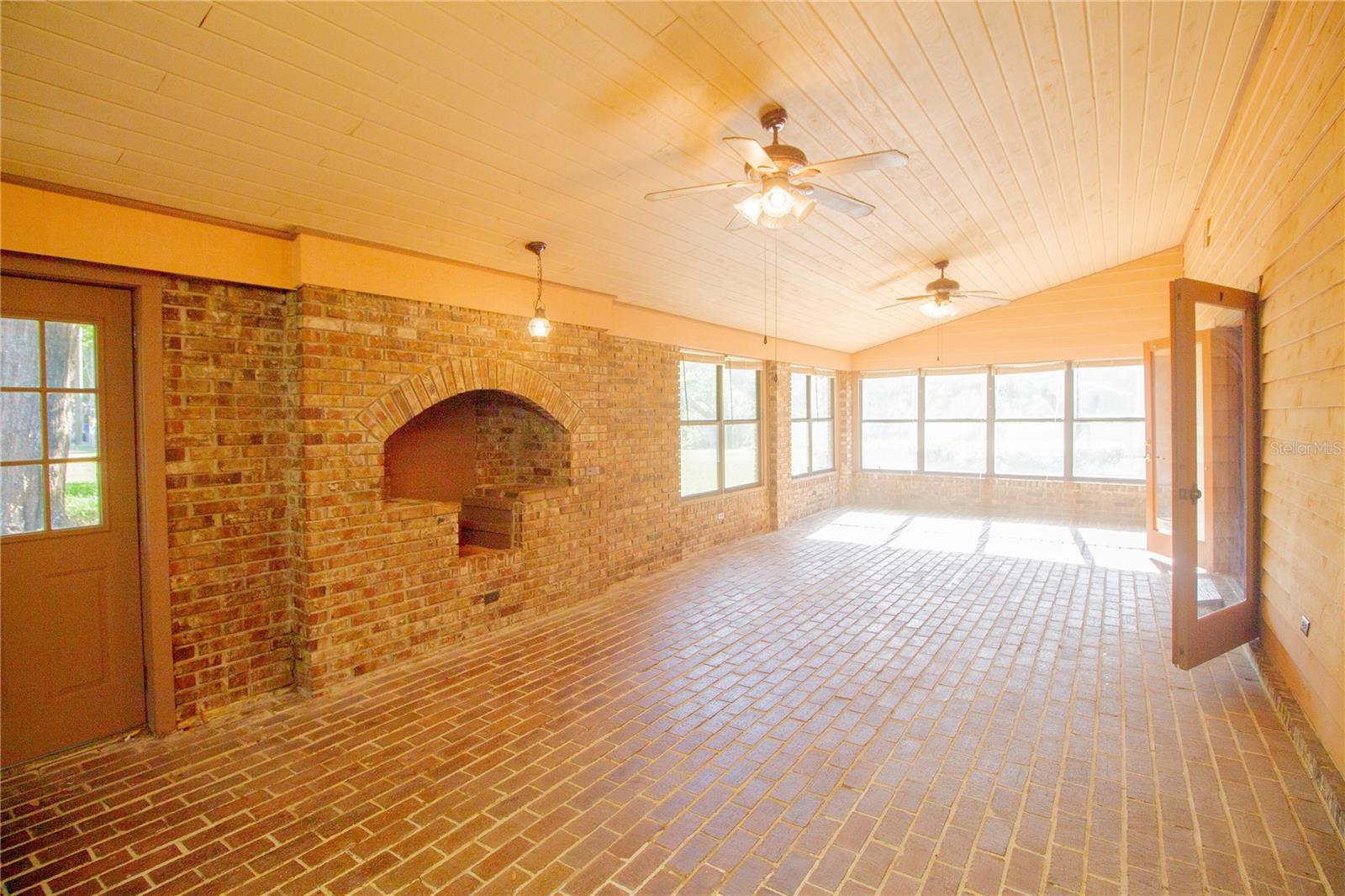 2112 ROBIE AVE, MOUNT DORA, FL, 32757