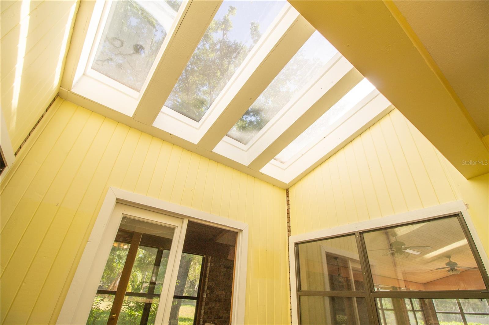 2112 ROBIE AVE, MOUNT DORA, FL, 32757