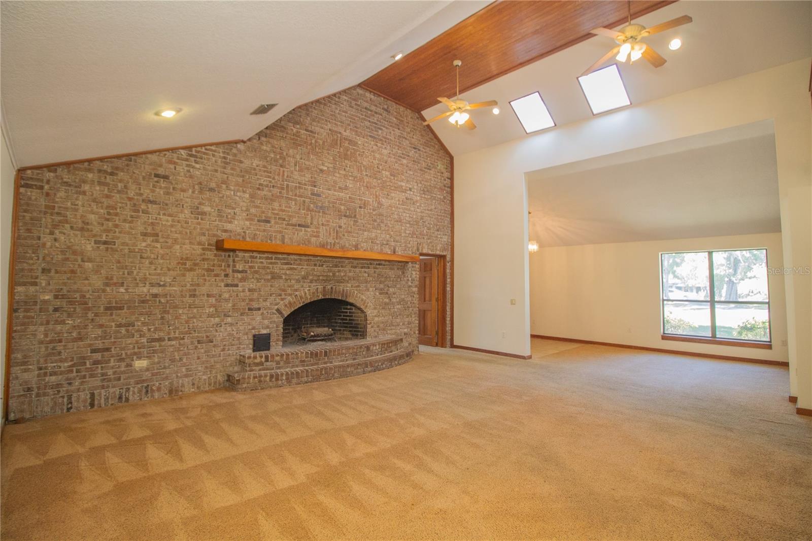 2112 ROBIE AVE, MOUNT DORA, FL, 32757