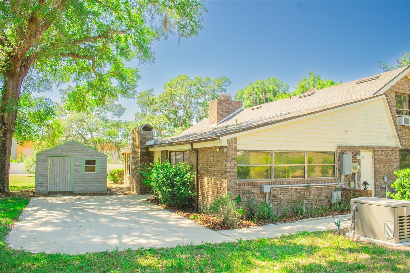 2112 ROBIE AVE, MOUNT DORA, FL, 32757