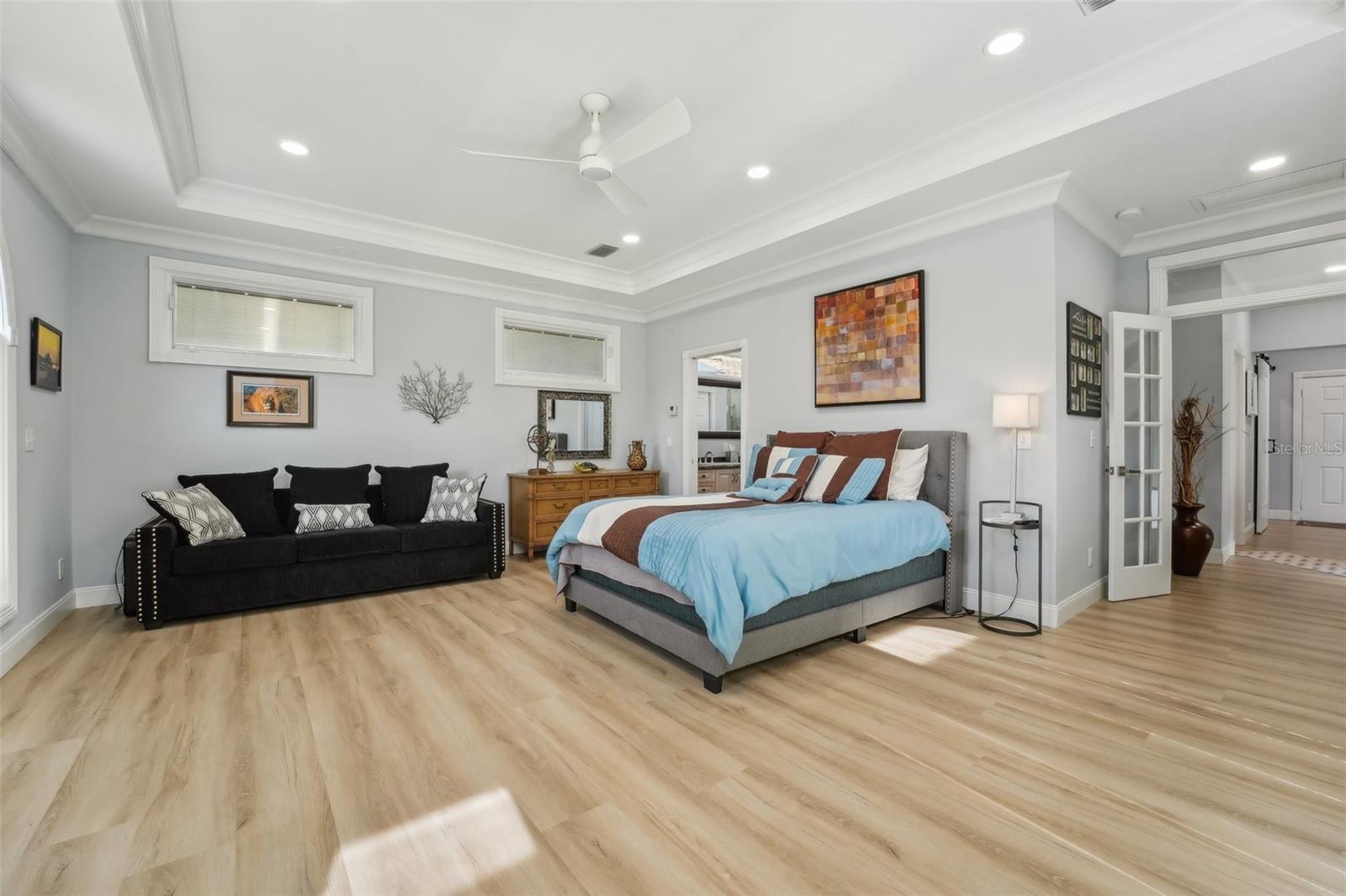 750 SAND PINE DR NE, ST PETERSBURG, FL, 33703