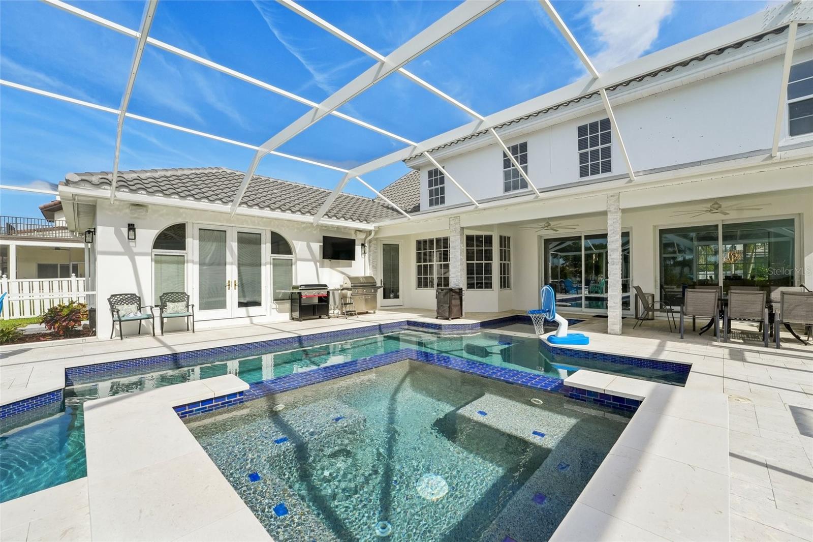 750 SAND PINE DR NE, ST PETERSBURG, FL, 33703