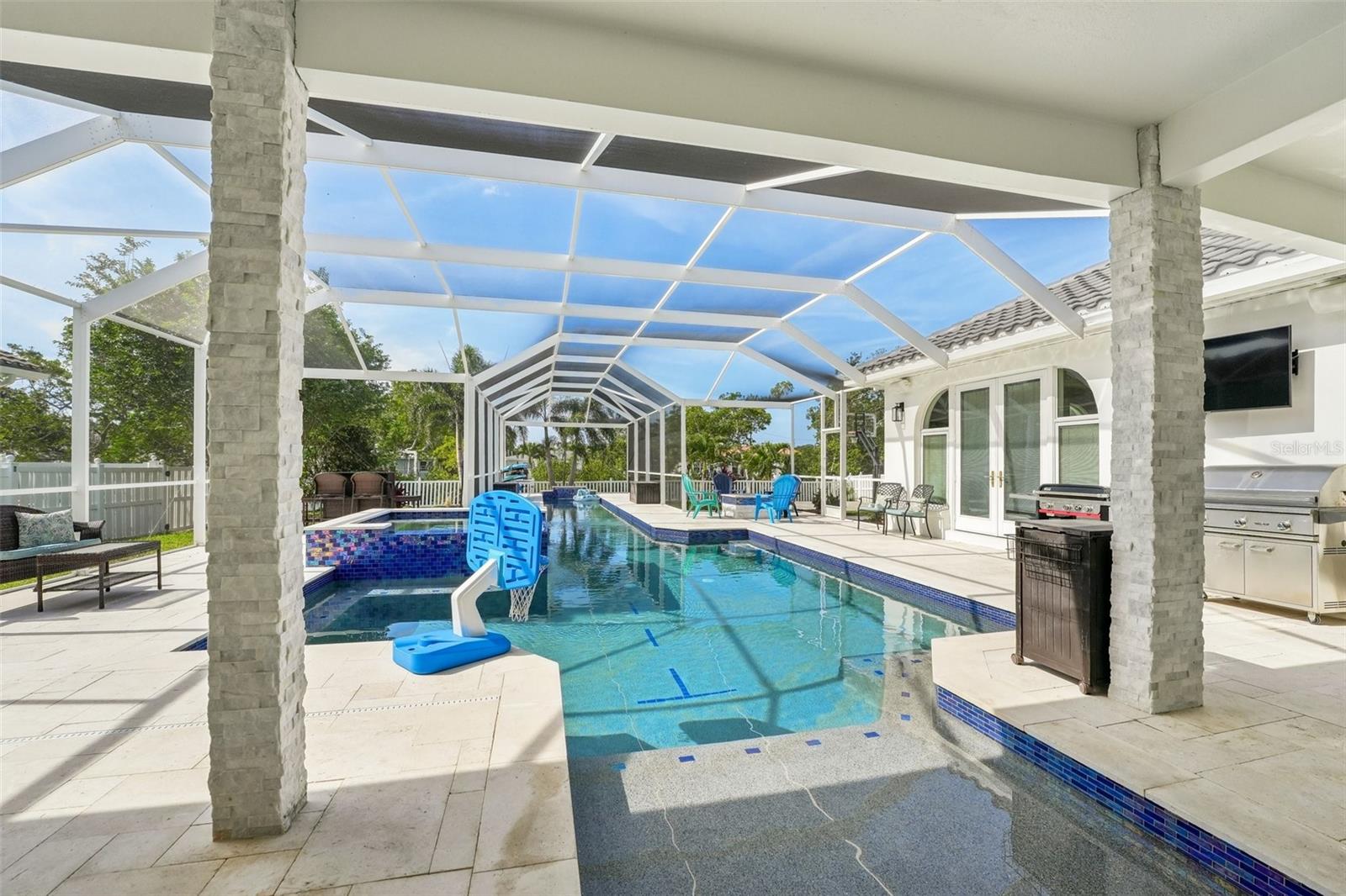 750 SAND PINE DR NE, ST PETERSBURG, FL, 33703