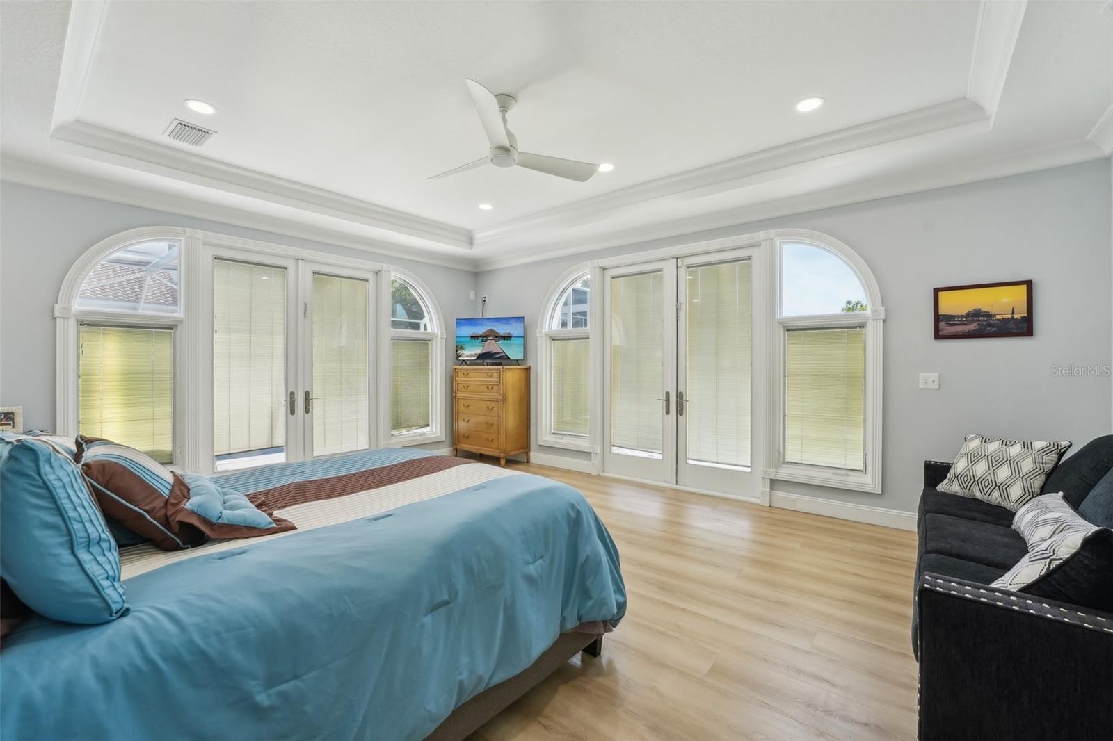 750 SAND PINE DR NE, ST PETERSBURG, FL, 33703