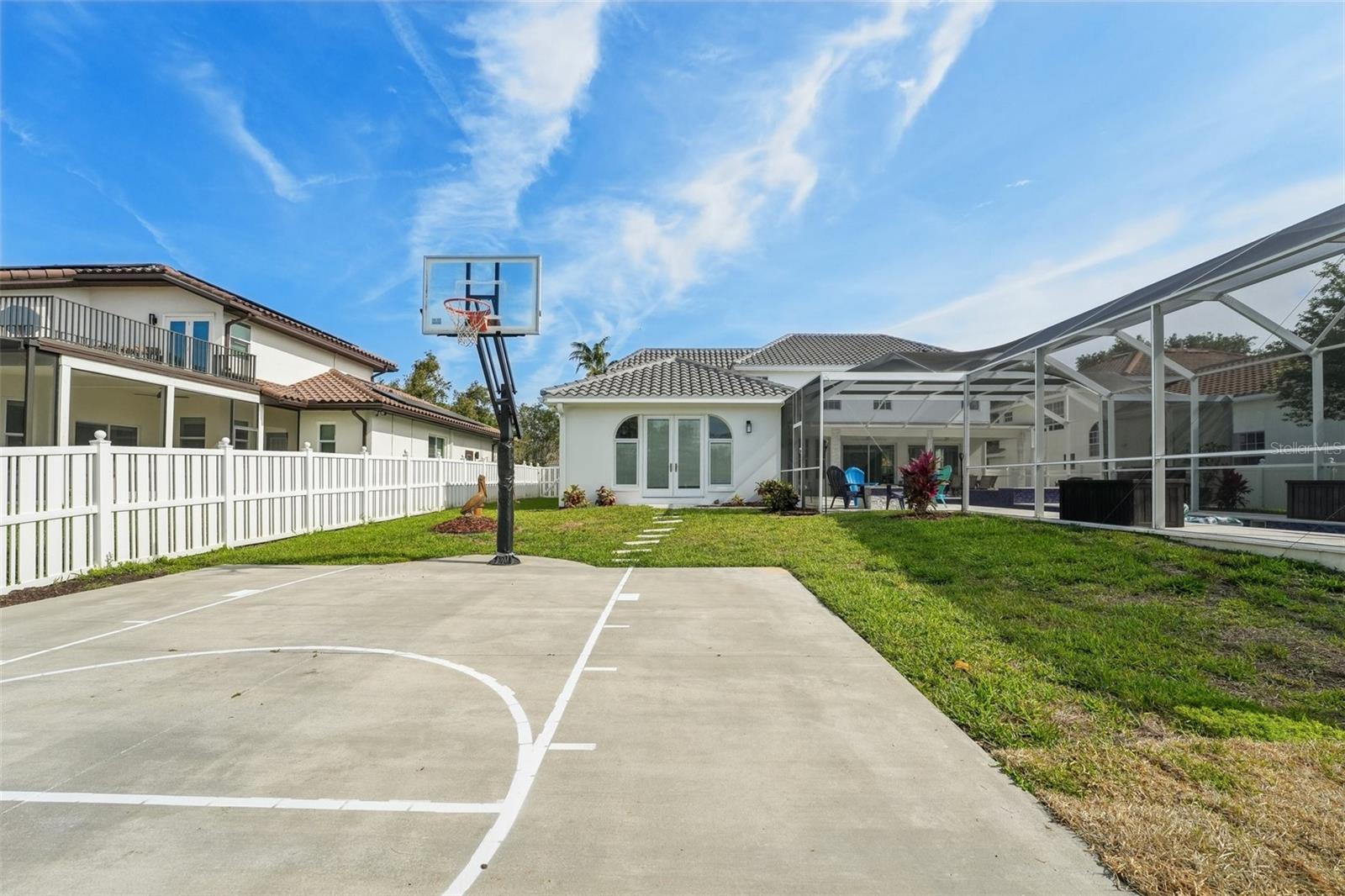 750 SAND PINE DR NE, ST PETERSBURG, FL, 33703