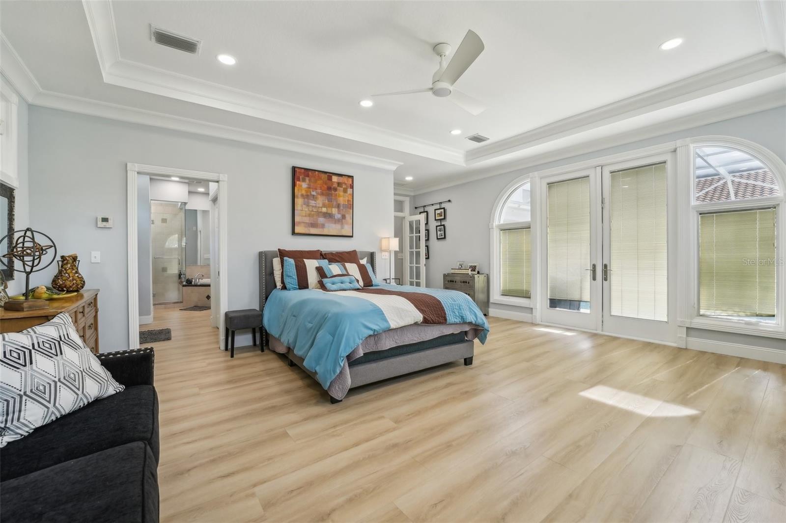 750 SAND PINE DR NE, ST PETERSBURG, FL, 33703