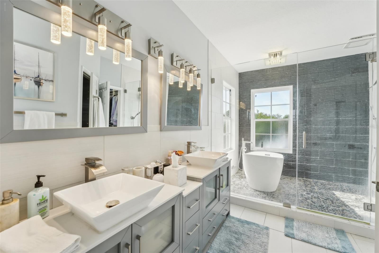 750 SAND PINE DR NE, ST PETERSBURG, FL, 33703