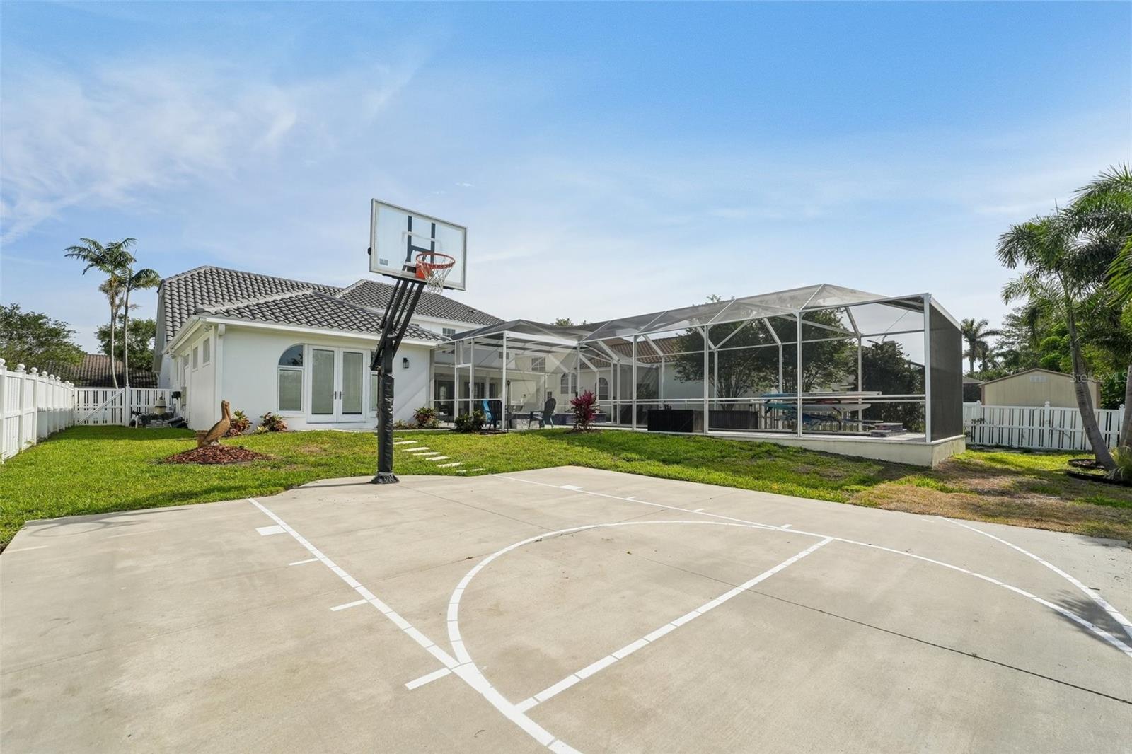 750 SAND PINE DR NE, ST PETERSBURG, FL, 33703