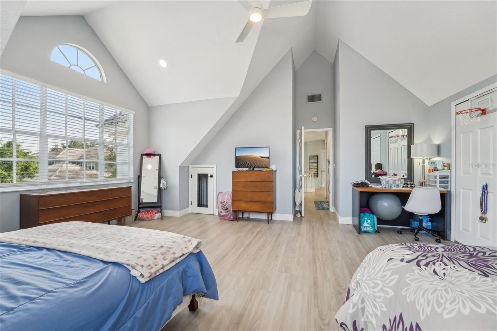 750 SAND PINE DR NE, ST PETERSBURG, FL, 33703