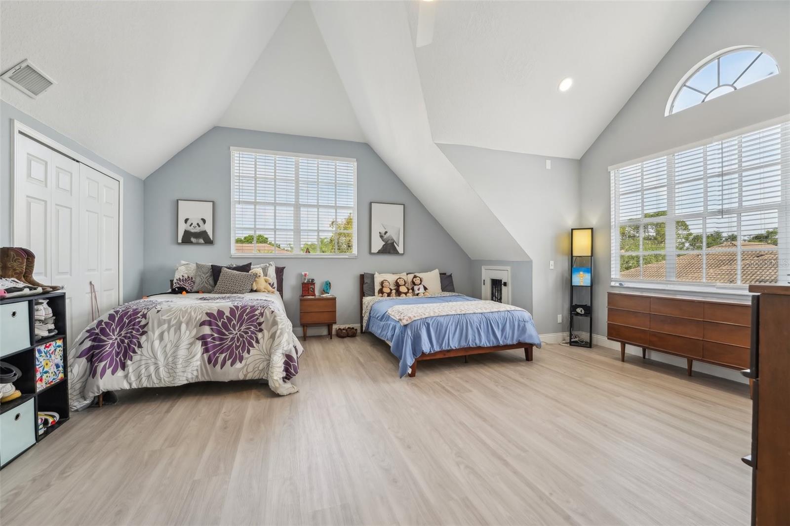 750 SAND PINE DR NE, ST PETERSBURG, FL, 33703