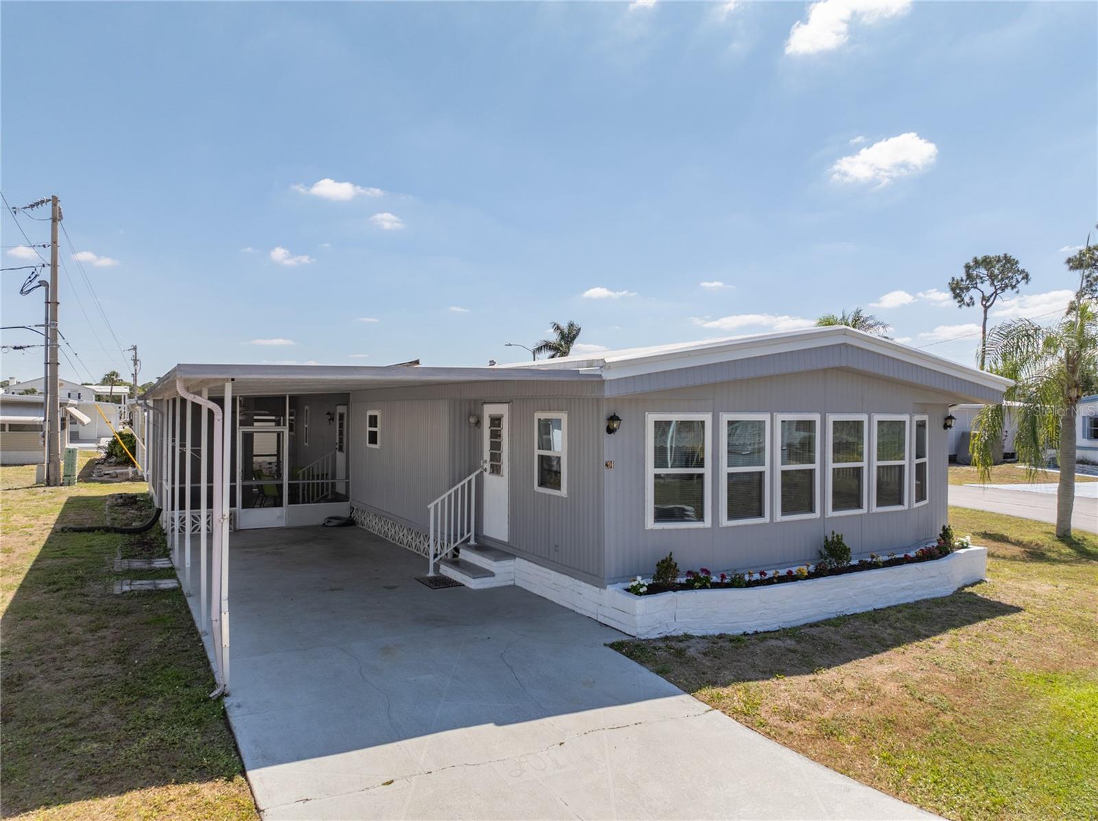 201 CARRIAGE LN, NORTH FORT MYERS, FL, 33917