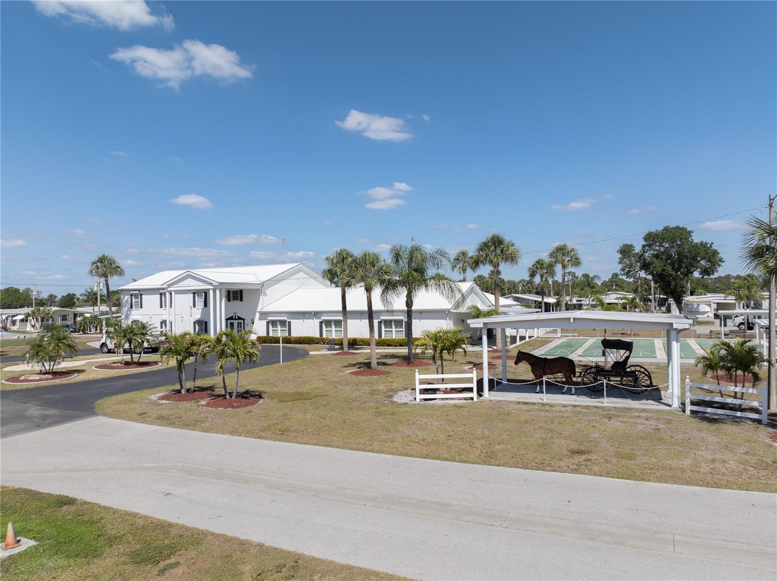 201 CARRIAGE LN, NORTH FORT MYERS, FL, 33917