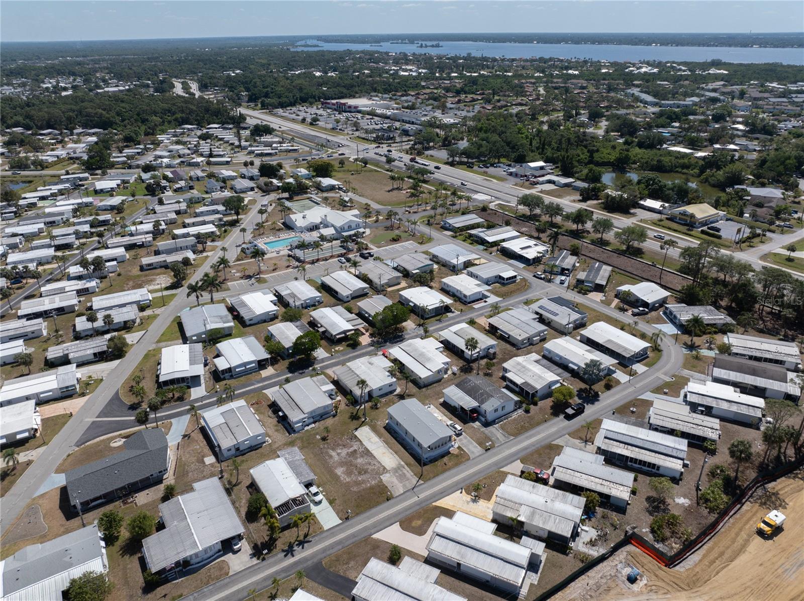 201 CARRIAGE LN, NORTH FORT MYERS, FL, 33917