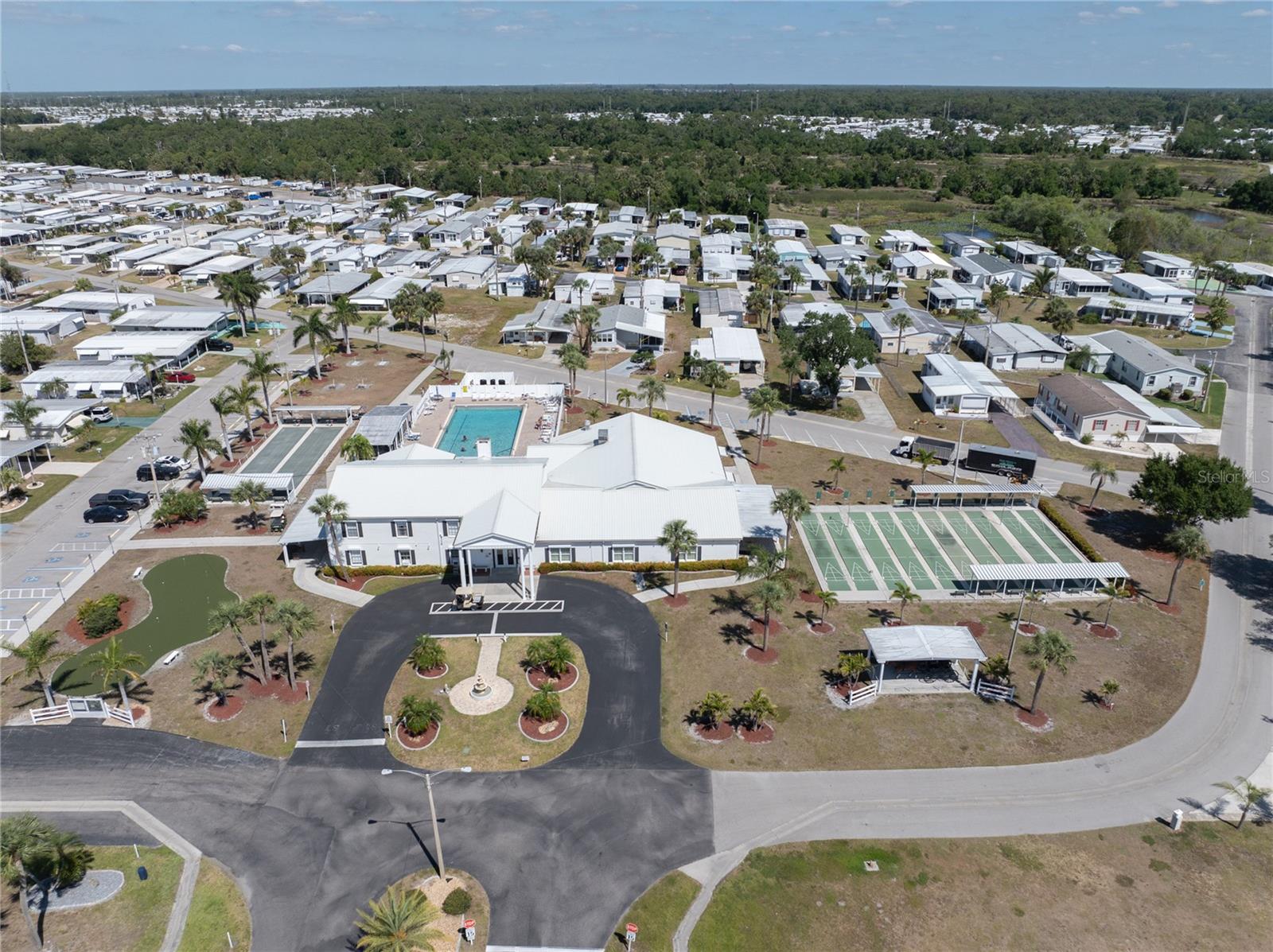 201 CARRIAGE LN, NORTH FORT MYERS, FL, 33917