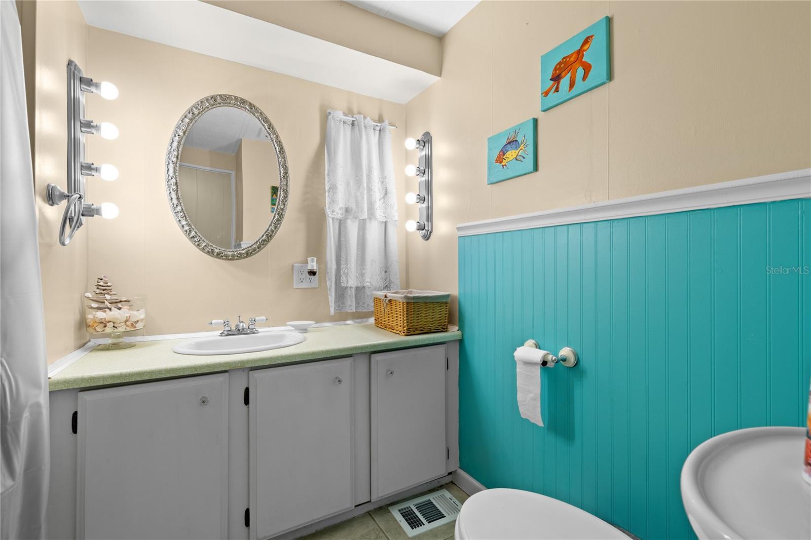 201 CARRIAGE LN, NORTH FORT MYERS, FL, 33917