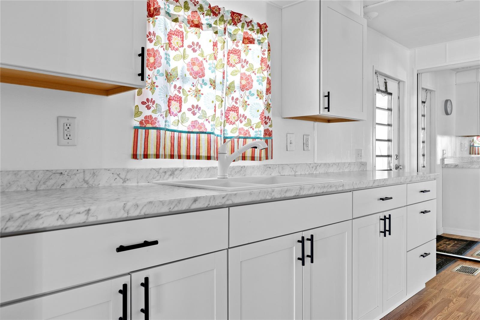 201 CARRIAGE LN, NORTH FORT MYERS, FL, 33917