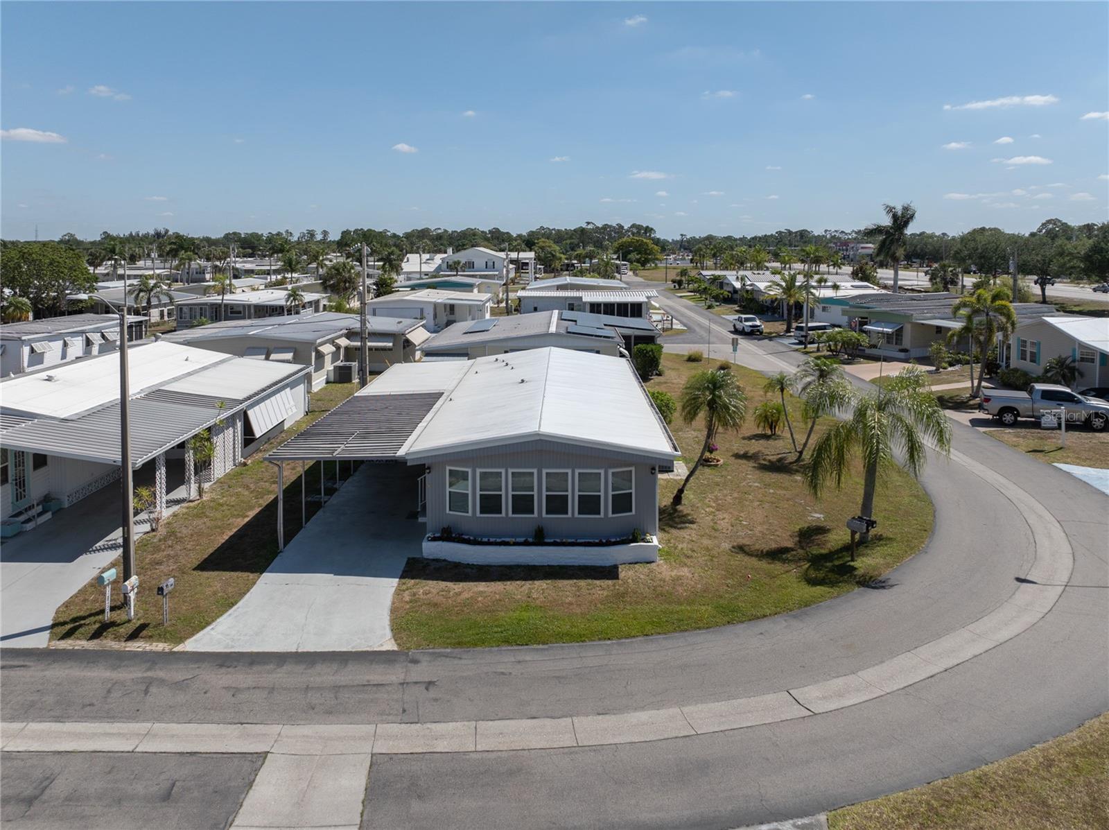 201 CARRIAGE LN, NORTH FORT MYERS, FL, 33917