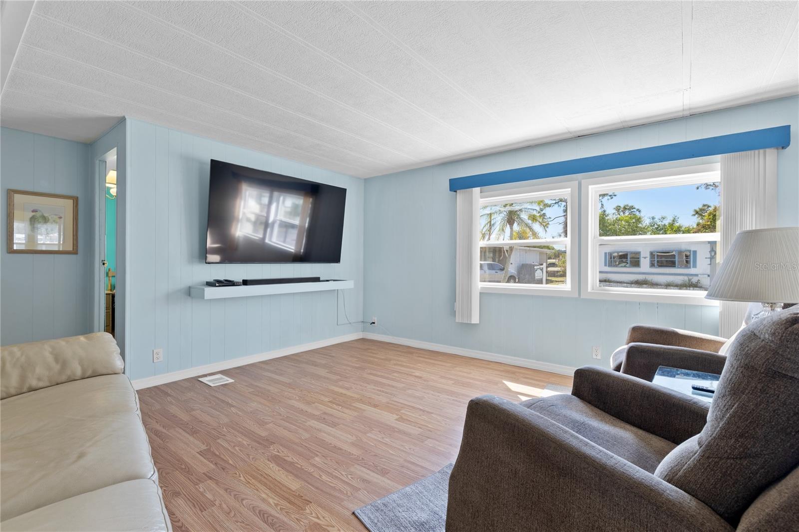 201 CARRIAGE LN, NORTH FORT MYERS, FL, 33917