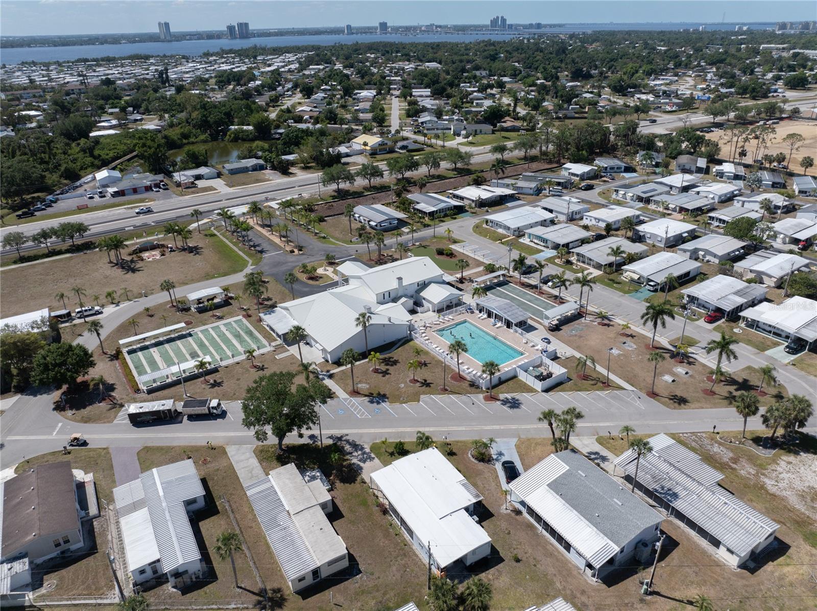 201 CARRIAGE LN, NORTH FORT MYERS, FL, 33917