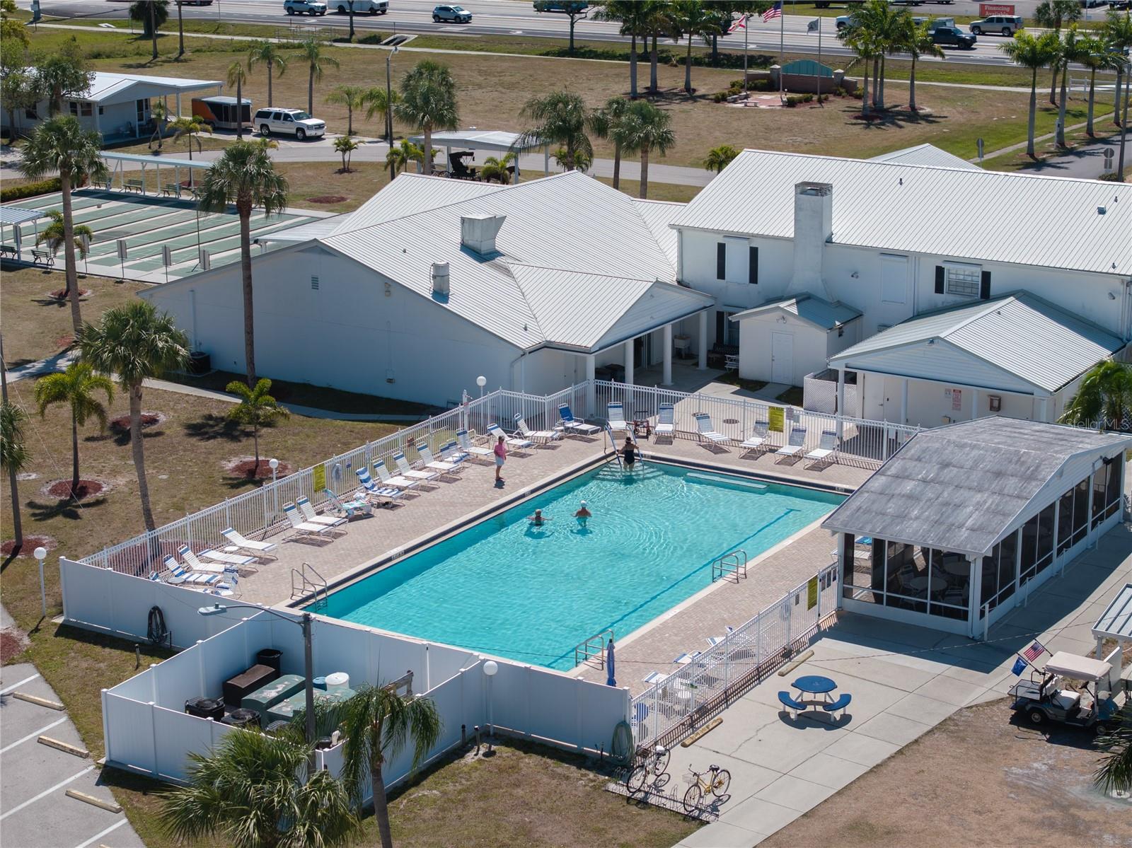 201 CARRIAGE LN, NORTH FORT MYERS, FL, 33917