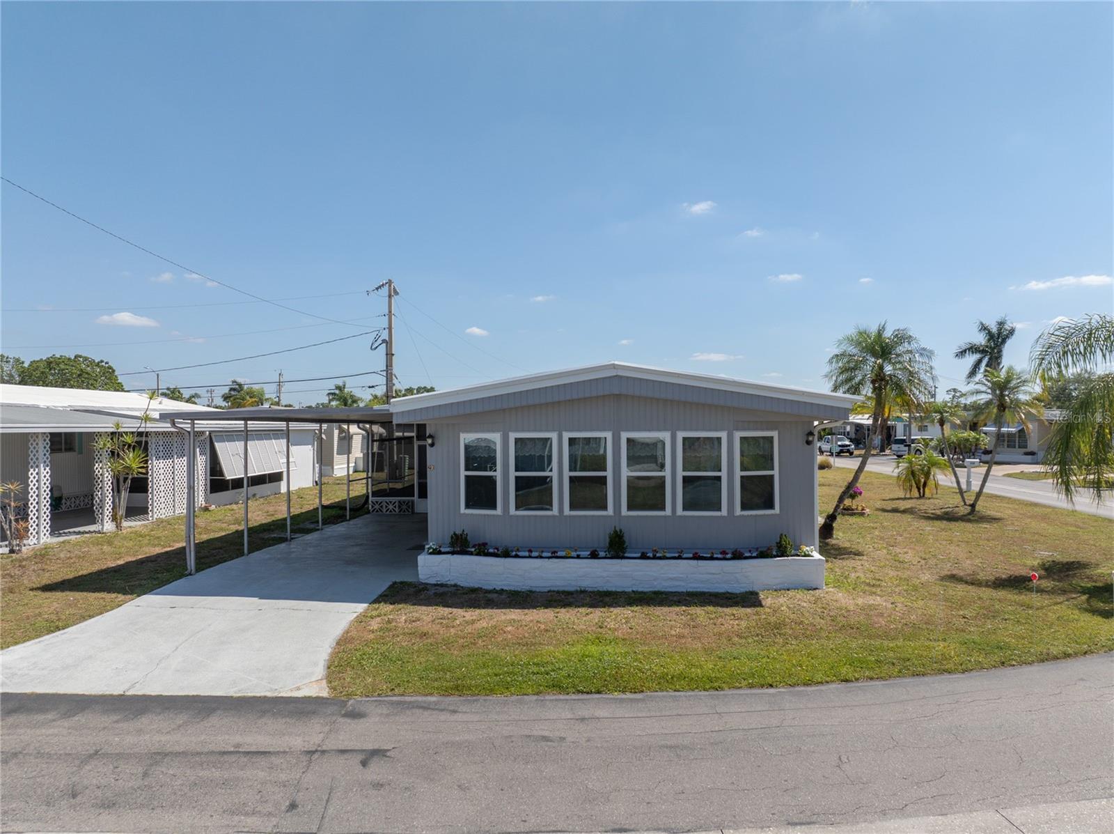 201 CARRIAGE LN, NORTH FORT MYERS, FL, 33917
