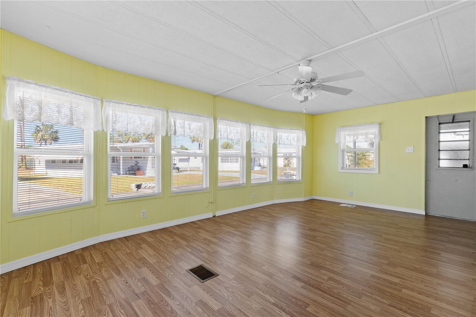 201 CARRIAGE LN, NORTH FORT MYERS, FL, 33917