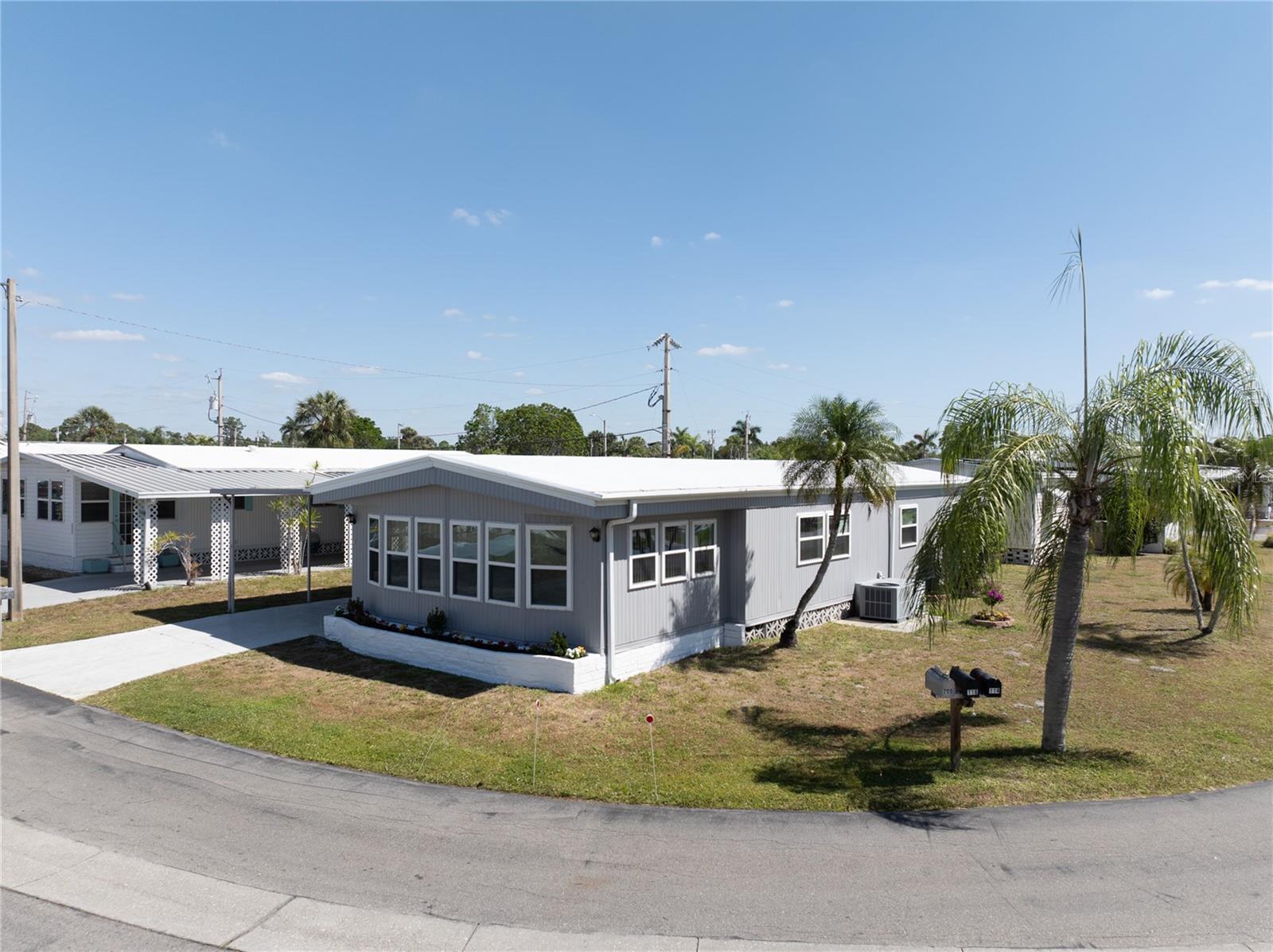 201 CARRIAGE LN, NORTH FORT MYERS, FL, 33917