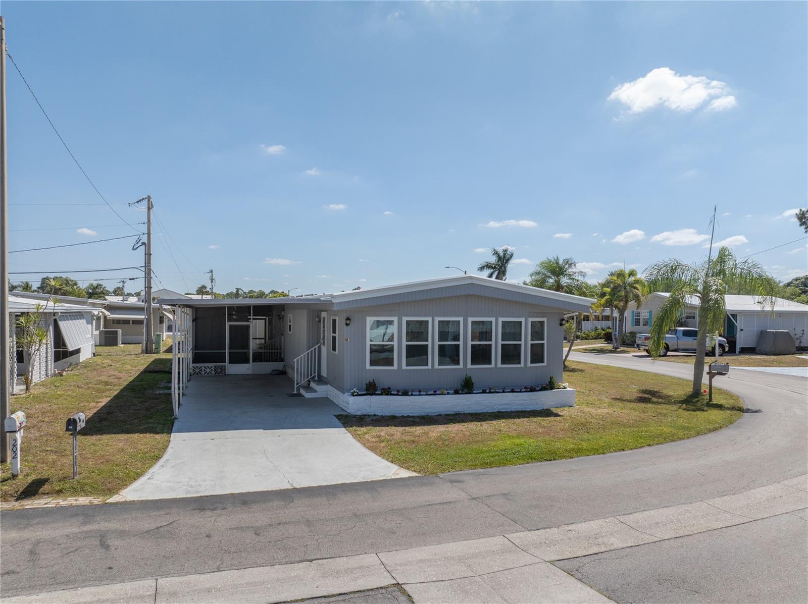 201 CARRIAGE LN, NORTH FORT MYERS, FL, 33917
