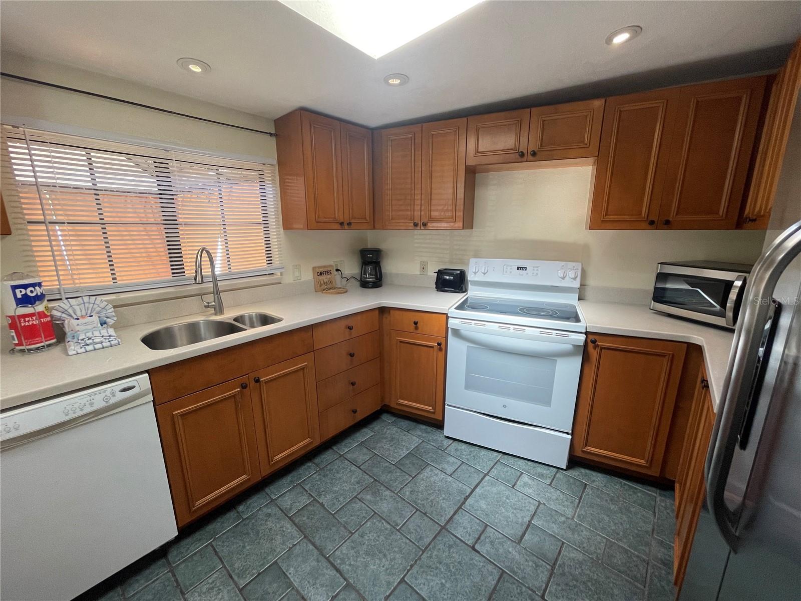 10210 122ND AVE, LARGO, FL, 33773