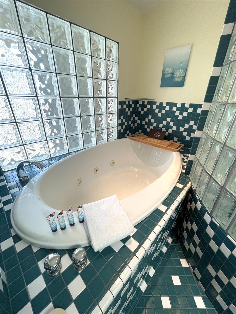 10210 122ND AVE, LARGO, FL, 33773