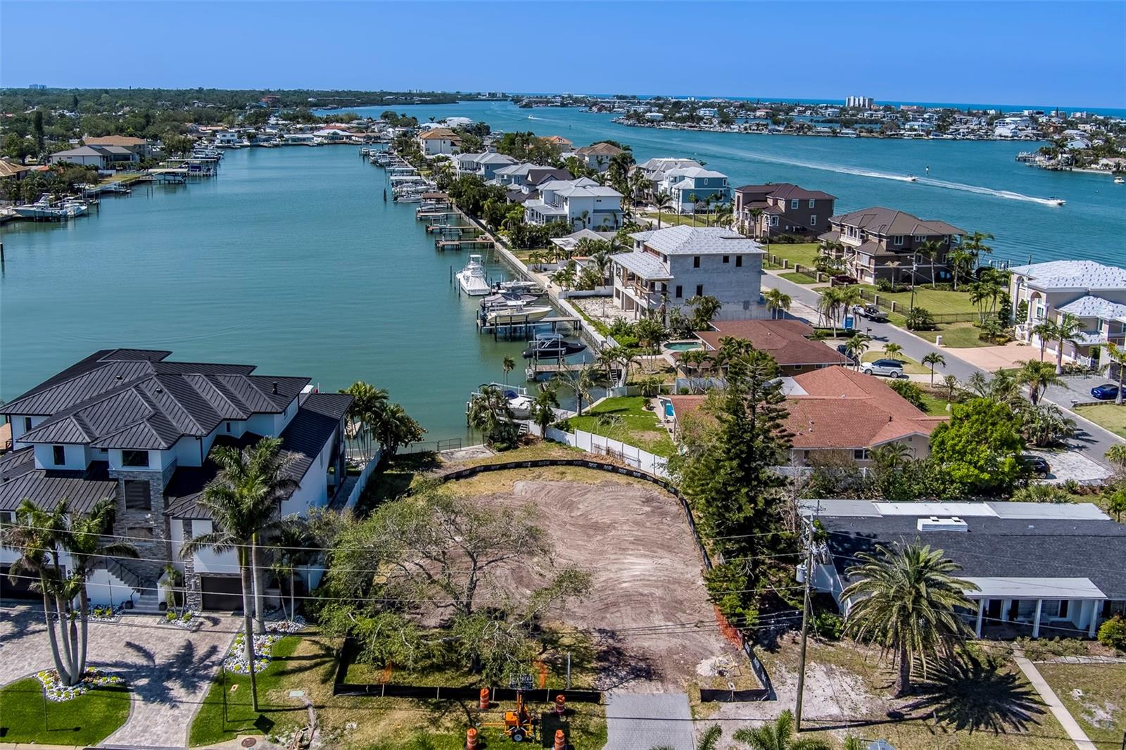 909 OAKWOOD DR, LARGO, FL, 33770