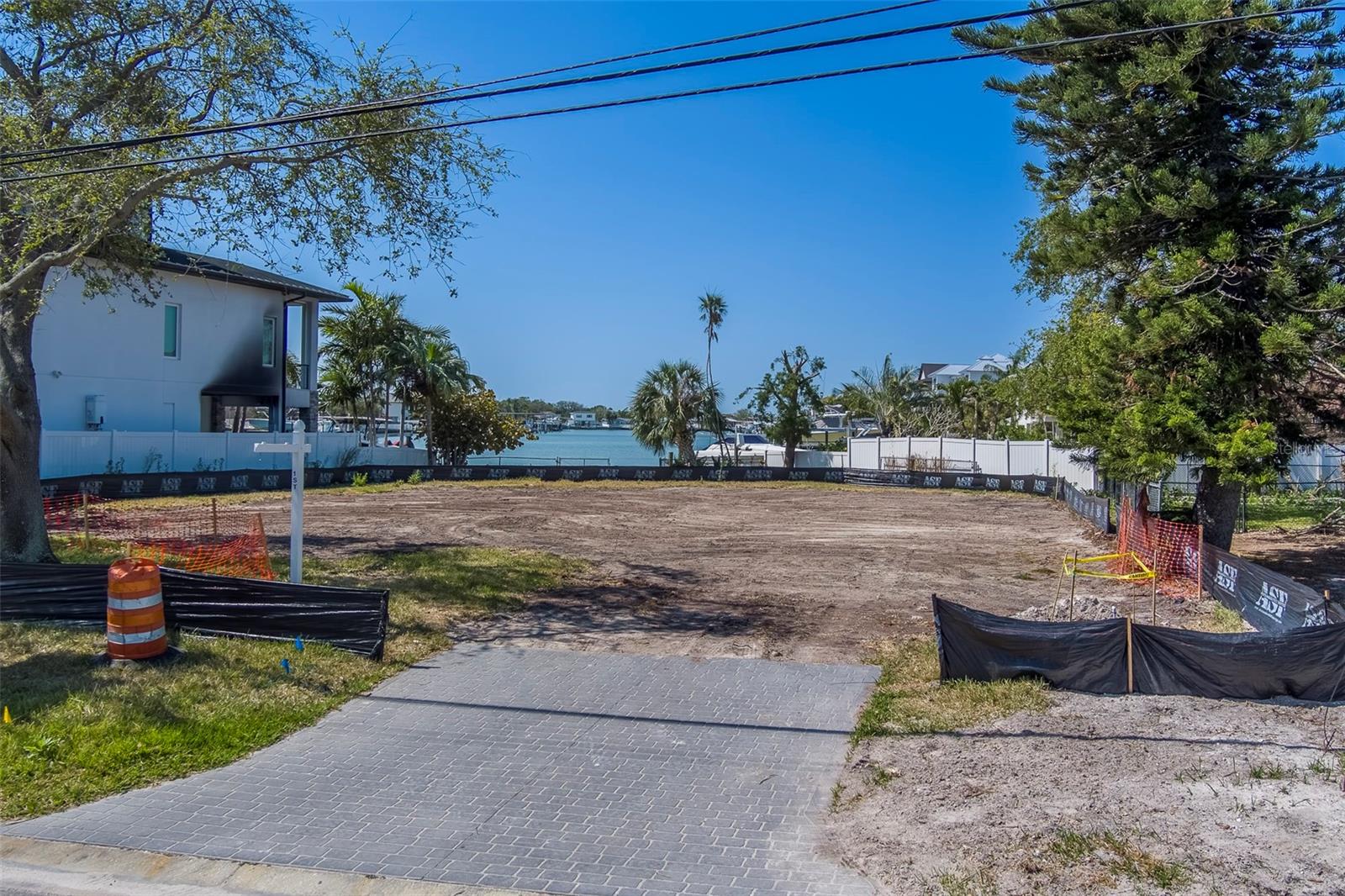 909 OAKWOOD DR, LARGO, FL, 33770