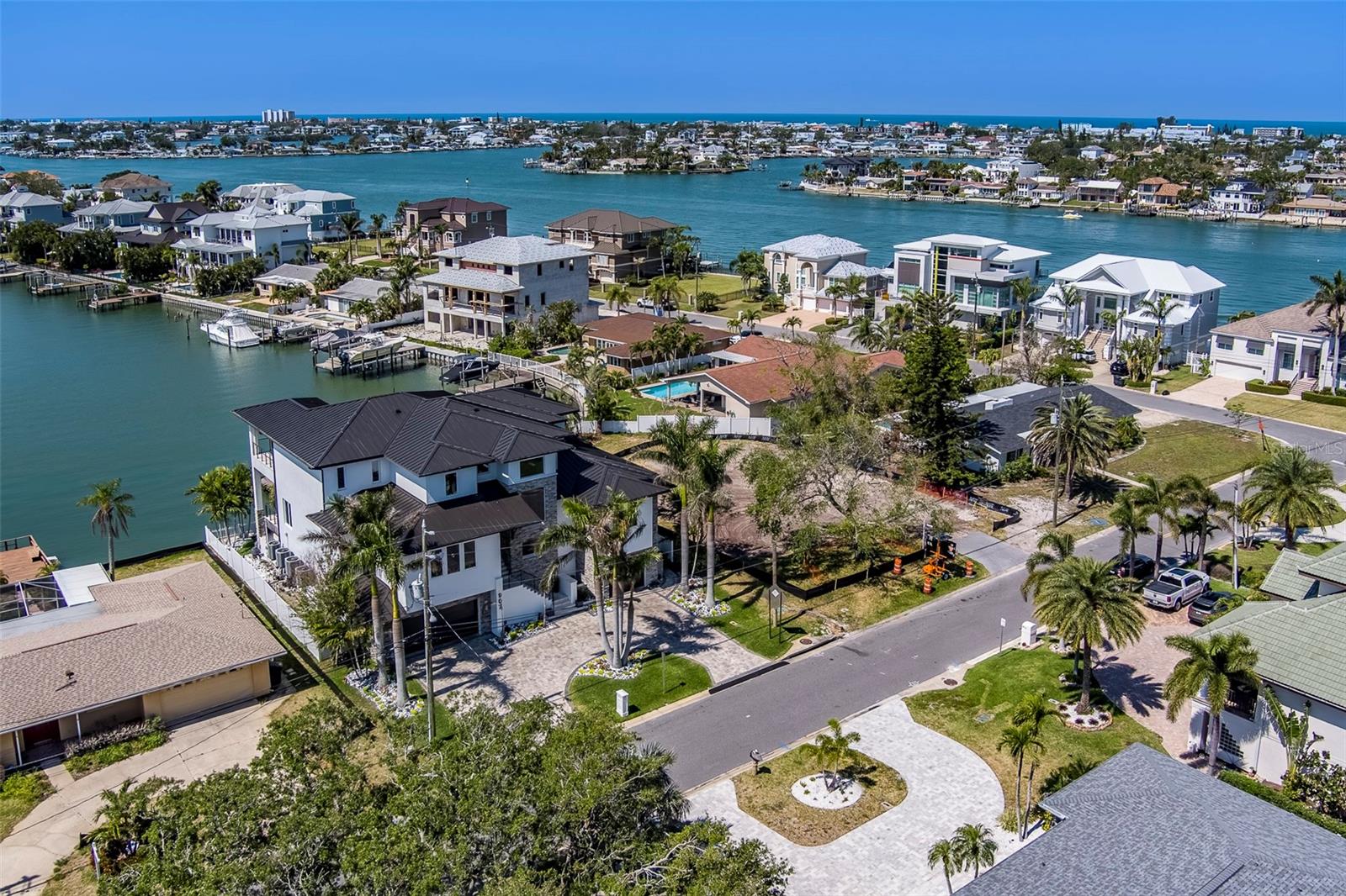 909 OAKWOOD DR, LARGO, FL, 33770