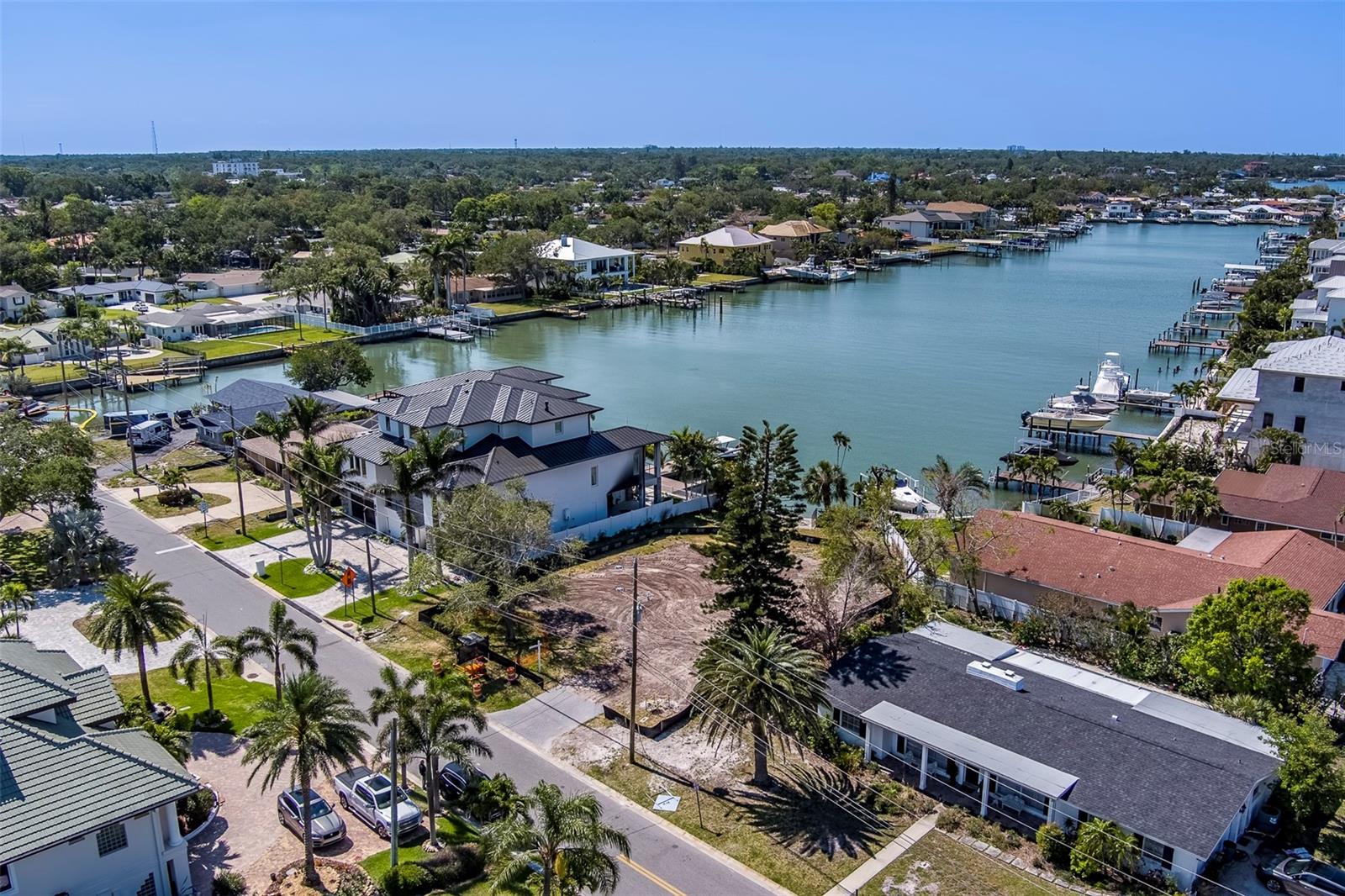 909 OAKWOOD DR, LARGO, FL, 33770