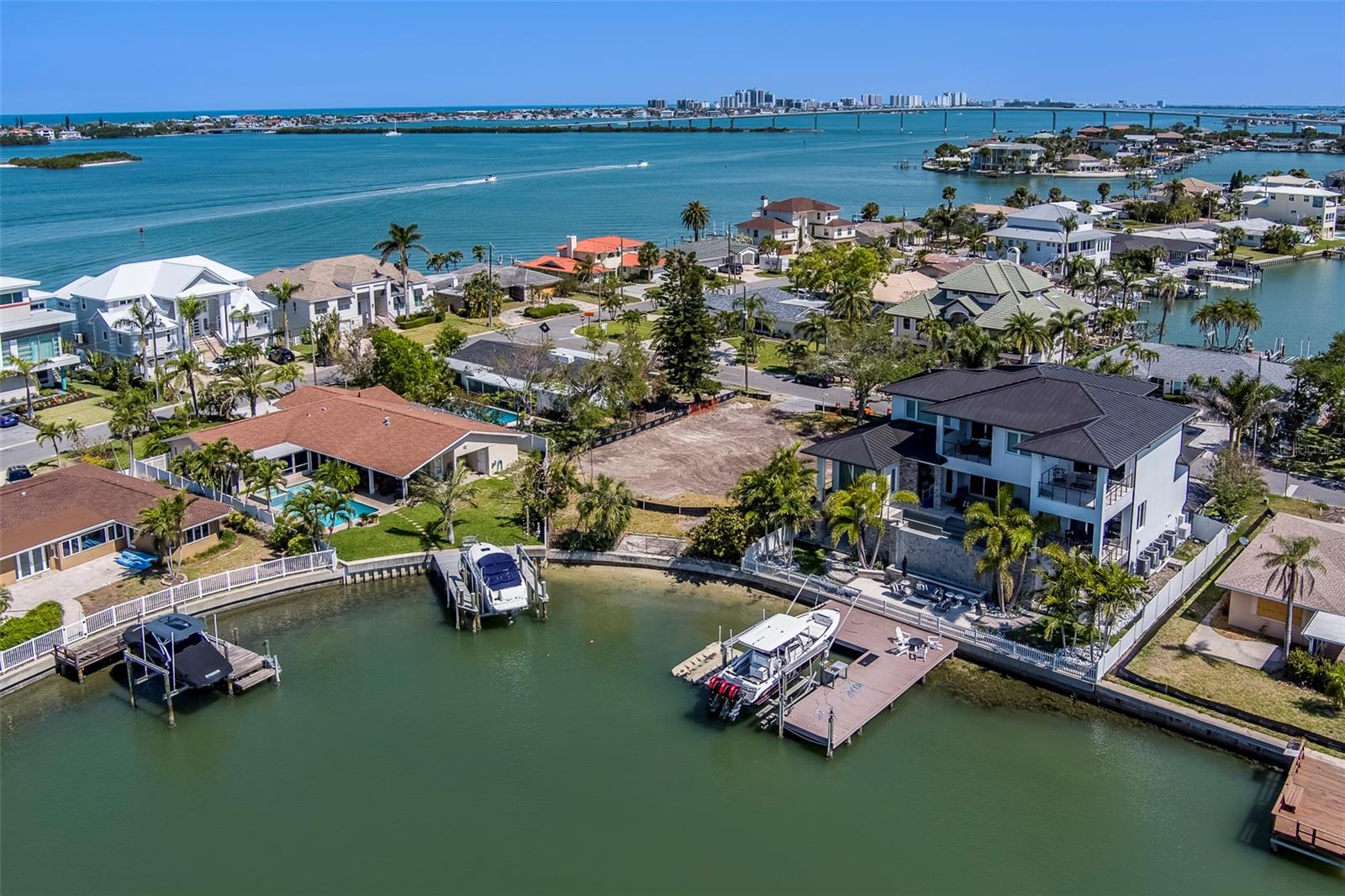 909 OAKWOOD DR, LARGO, FL, 33770